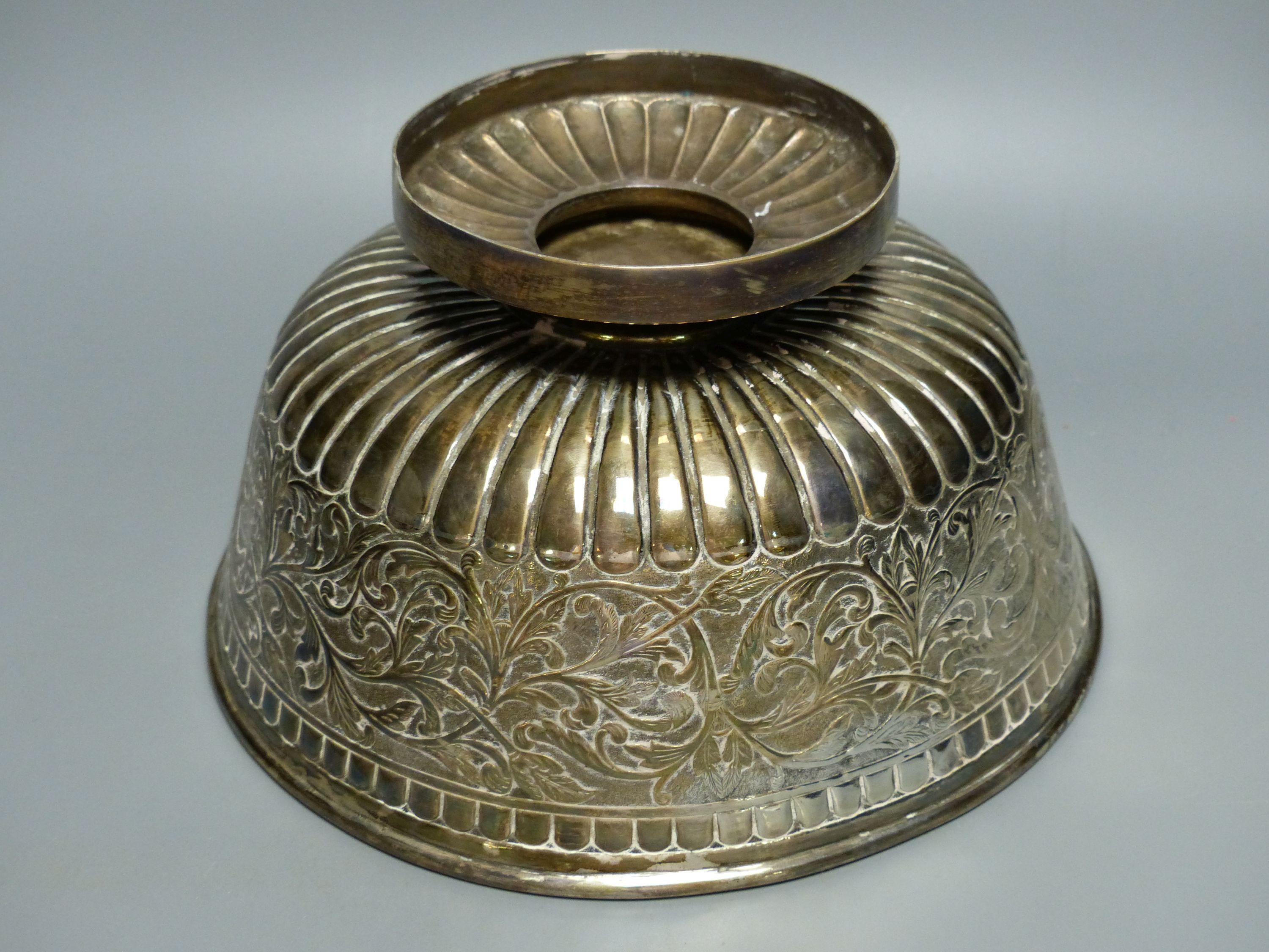 An Indian? white metal bowl, on pedestal foot, height 12.8cm, 23oz and a similar small white metal mounted cigarette box.